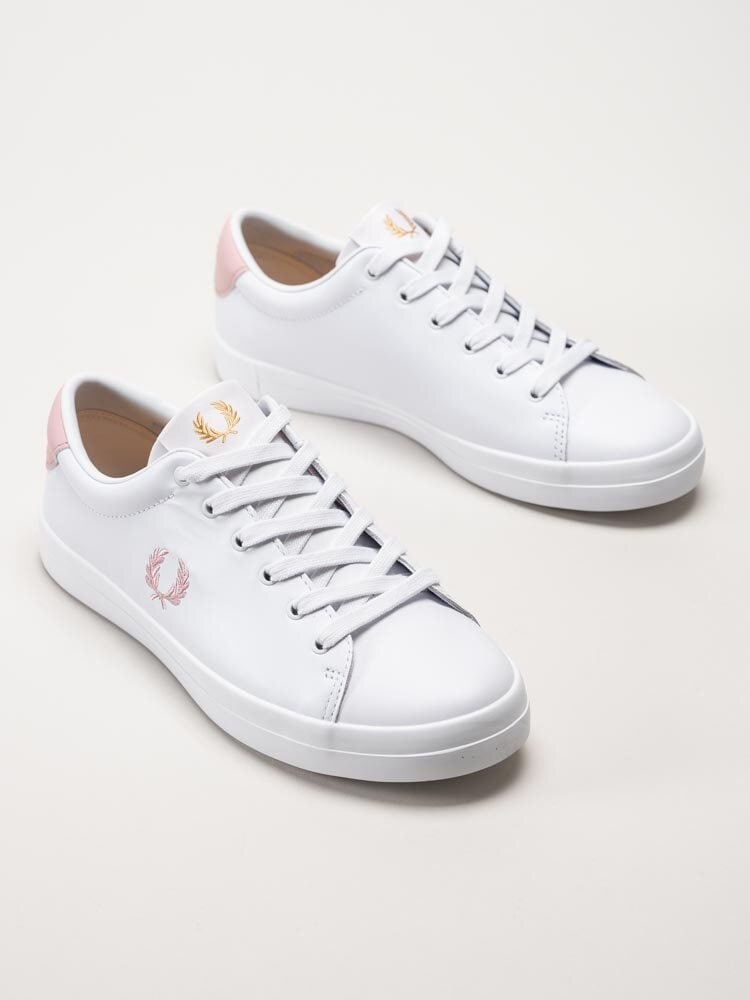 Fred Perry - Lottie Leather - Vita sneakers i skinn