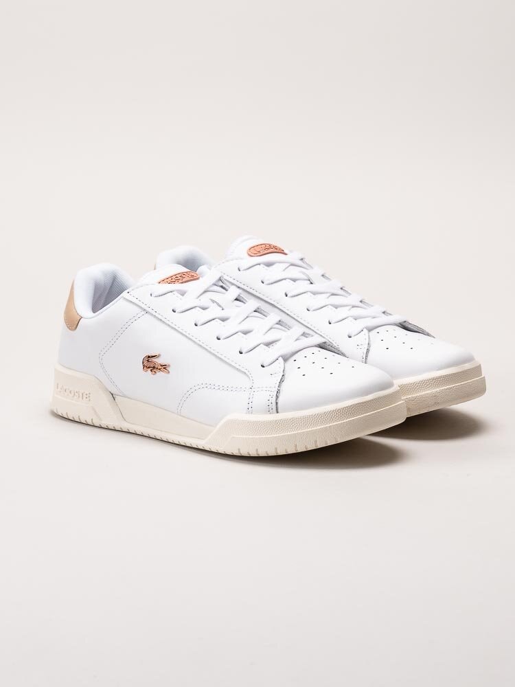 Lacoste - Twin Serve - Vita sneakers i skinn med rosa detaljer