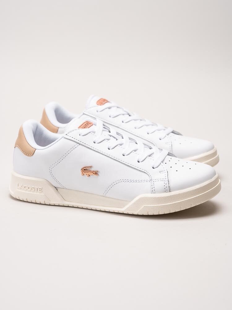 Lacoste - Twin Serve - Vita sneakers i skinn med rosa detaljer