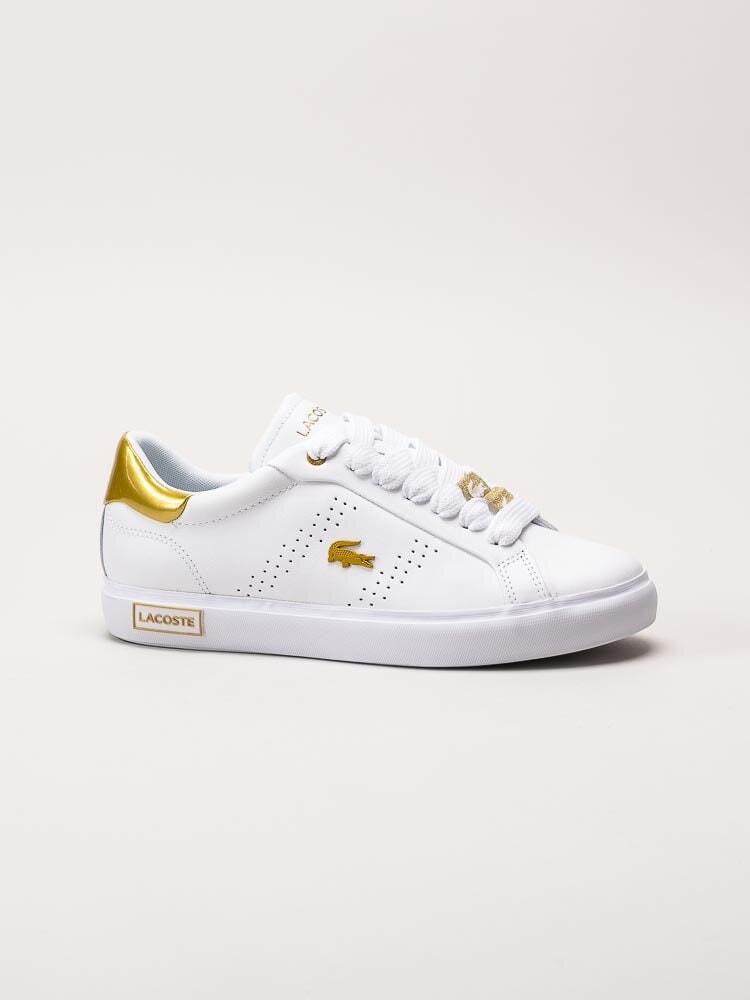 Lacoste - Powercourt 2.0 - Vita sneakers i skinn med guldfärgade detaljer