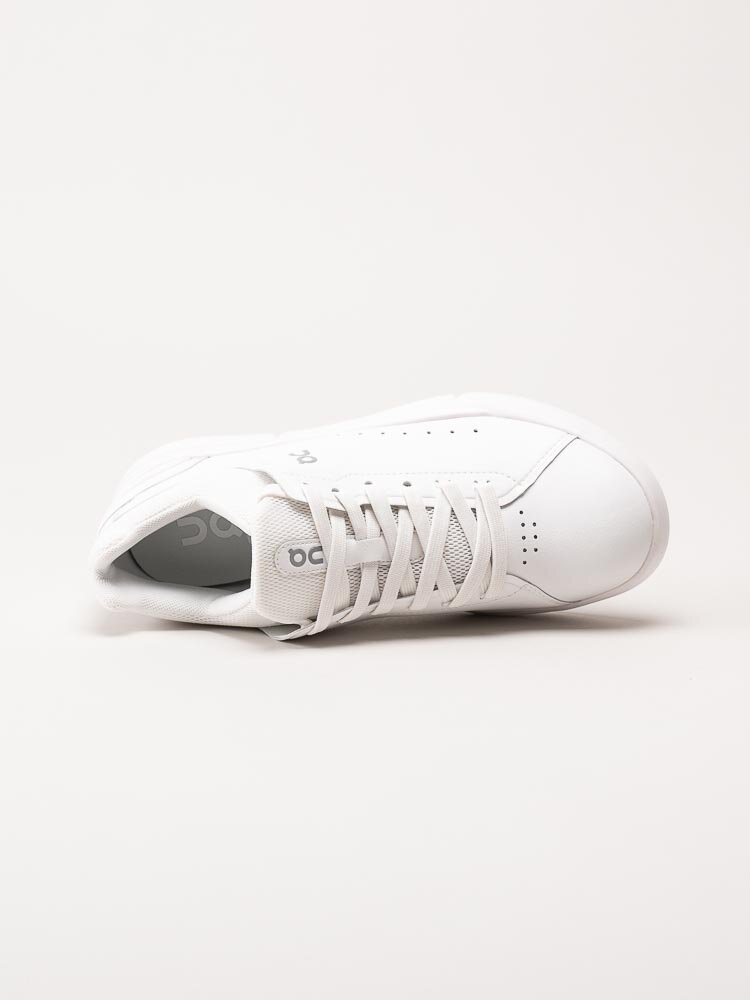 On - The Roger Advantage - Vita sneakers i skinnimitation