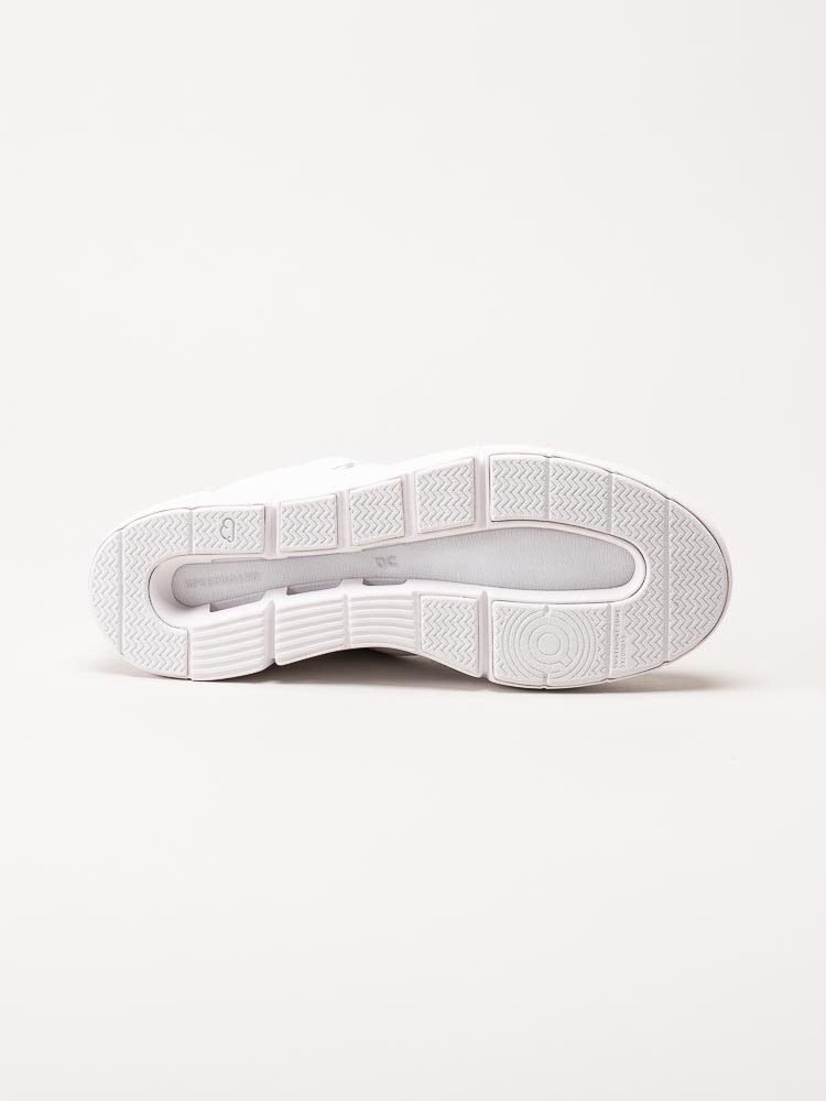 On - The Roger Advantage - Vita sneakers i skinnimitation