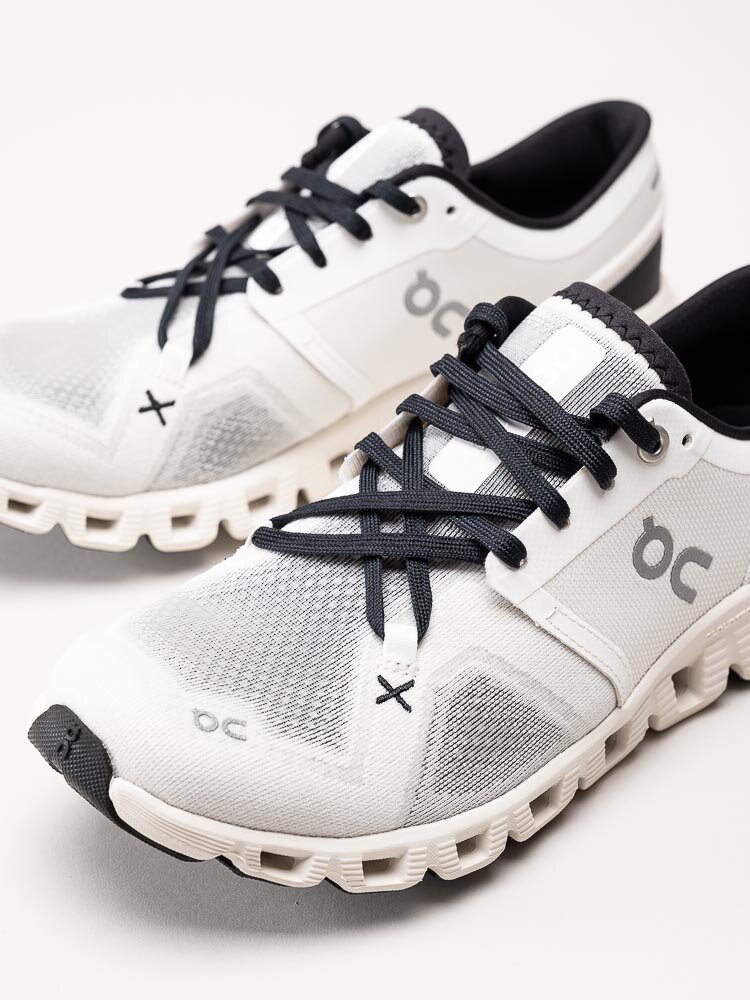 On - Cloud X 3 - Vita löparskor i textil