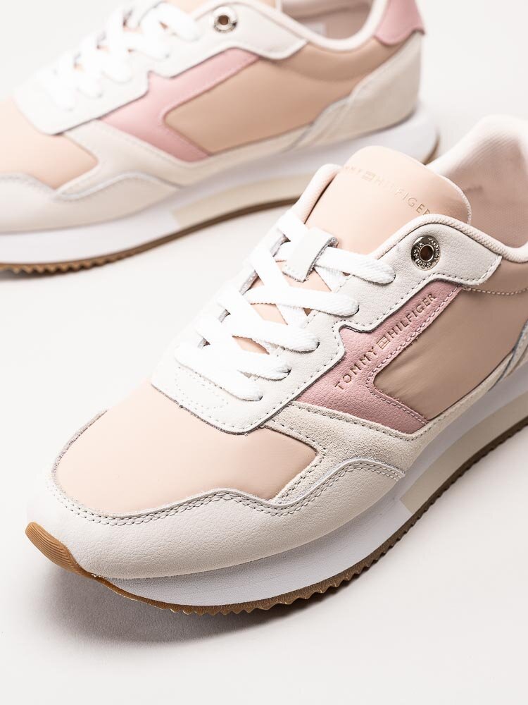 Tommy Hilfiger - Essential TH Runner - Beige sneakers med rosa detaljer
