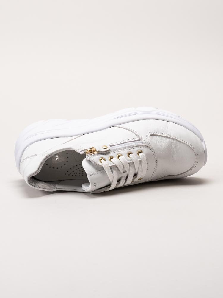 Charlotte of Sweden - Vita sneakers i skinn