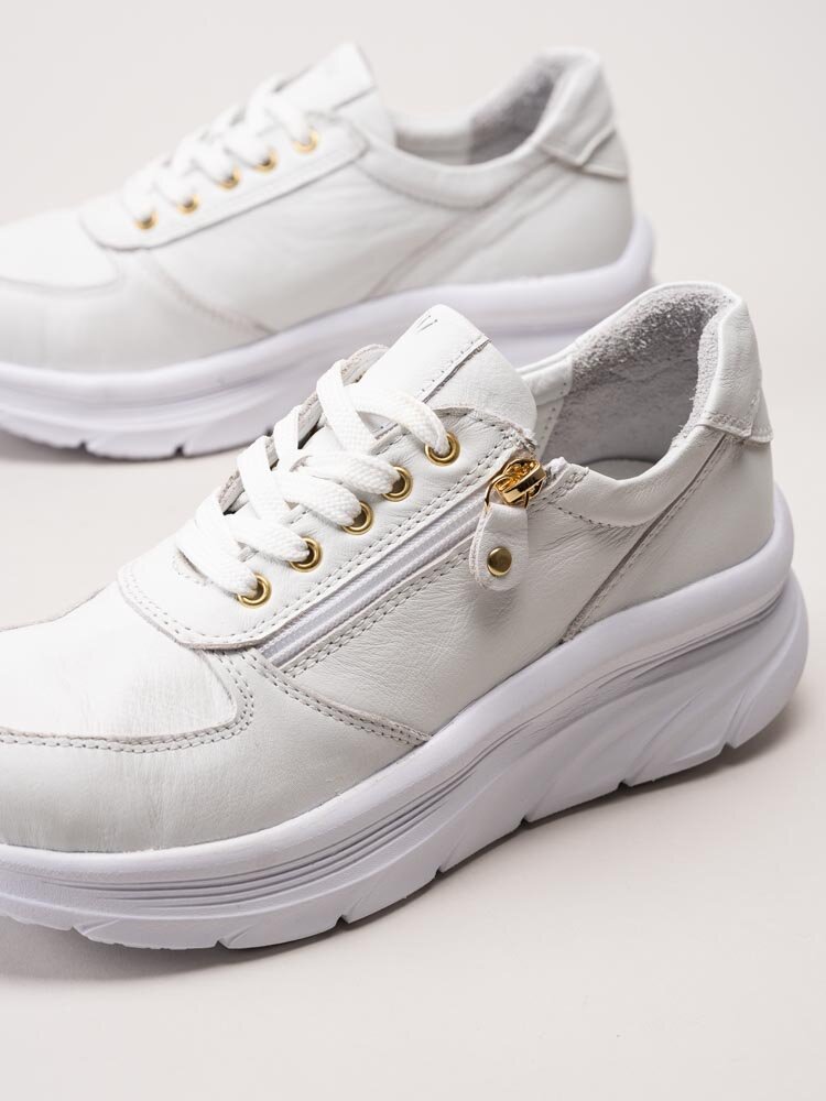 Charlotte of Sweden - Vita sneakers i skinn