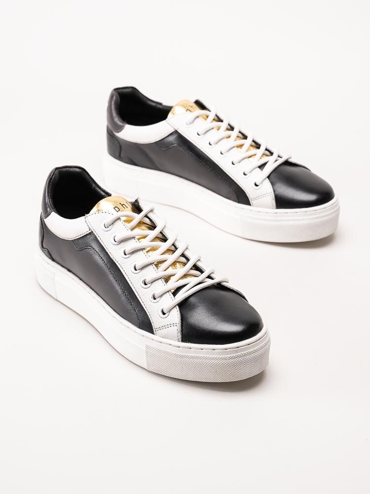 Copenhagen Shoes - Give It Up - Svart vita sneakers i skinn med guldmetallic detalj