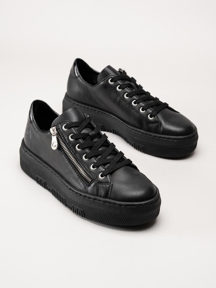 Rieker - Svarta platåsneakers i skinn