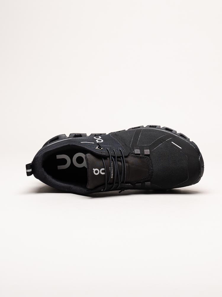 On - Cloud 5 Waterproof - Svarta sportiga sneakers i textil