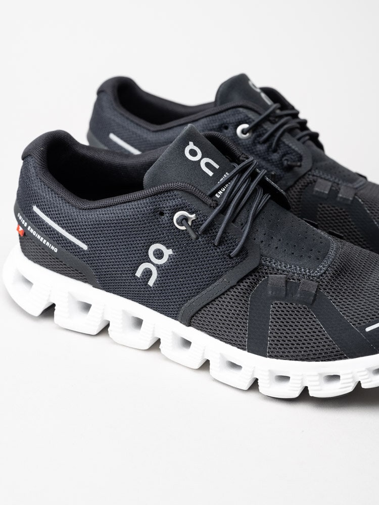 On - Cloud 5 - Svarta sportiga sneakers i textil