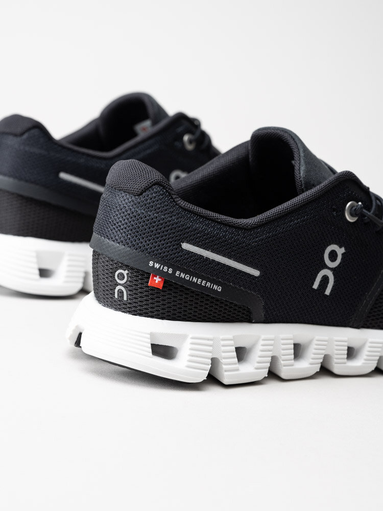 On - Cloud 5 - Svarta sportiga sneakers i textil