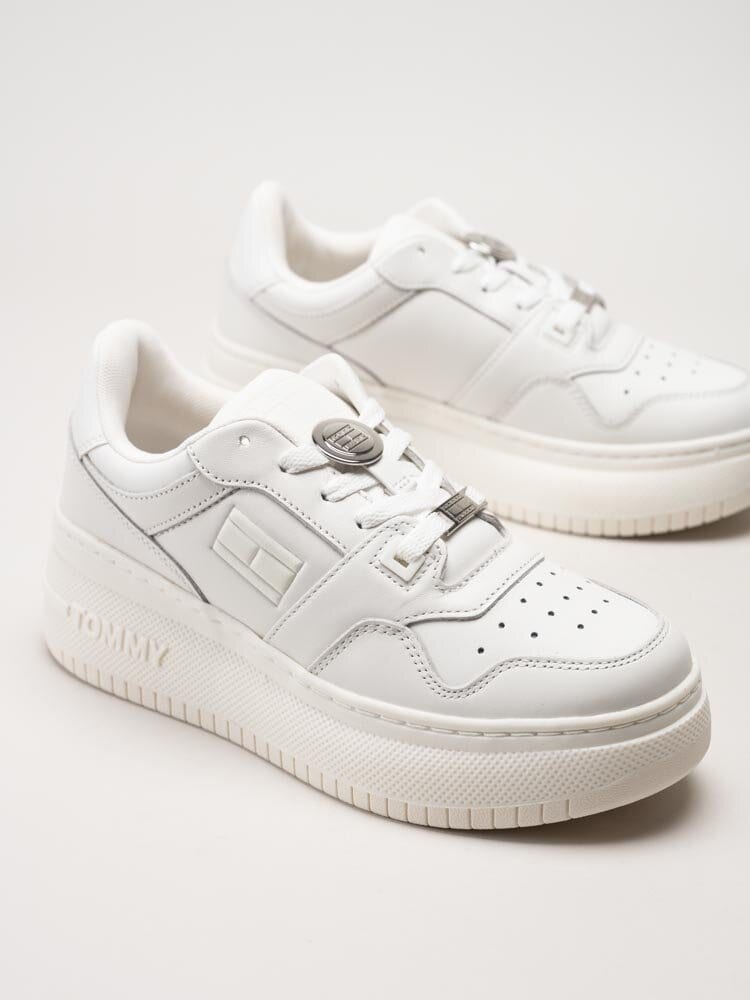 Tommy Hilfiger - Retro Basket Platform - Vita platåsneakers i skinn