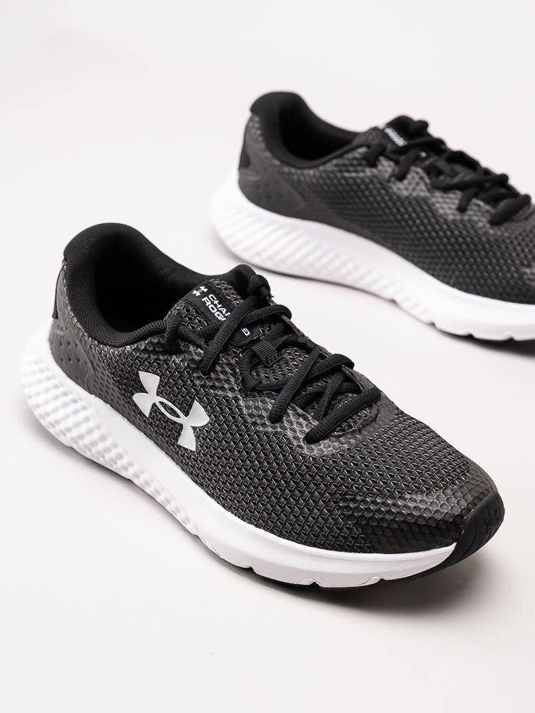 Under Armour - W Charged Rogue 3 - Svarta sneakers i textil