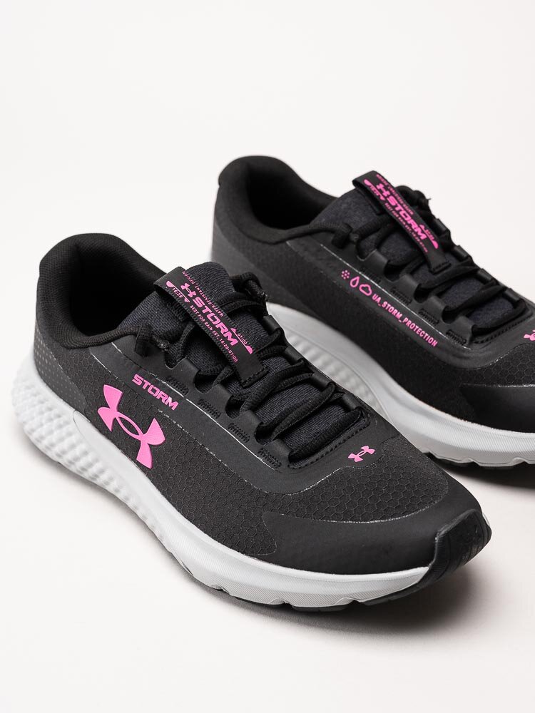 Under Armour - W Charged Rogue 3 - Svarta sneakers i textil