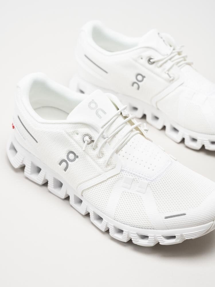 On - Cloud 5 - Vita sportiga sneakers i textil