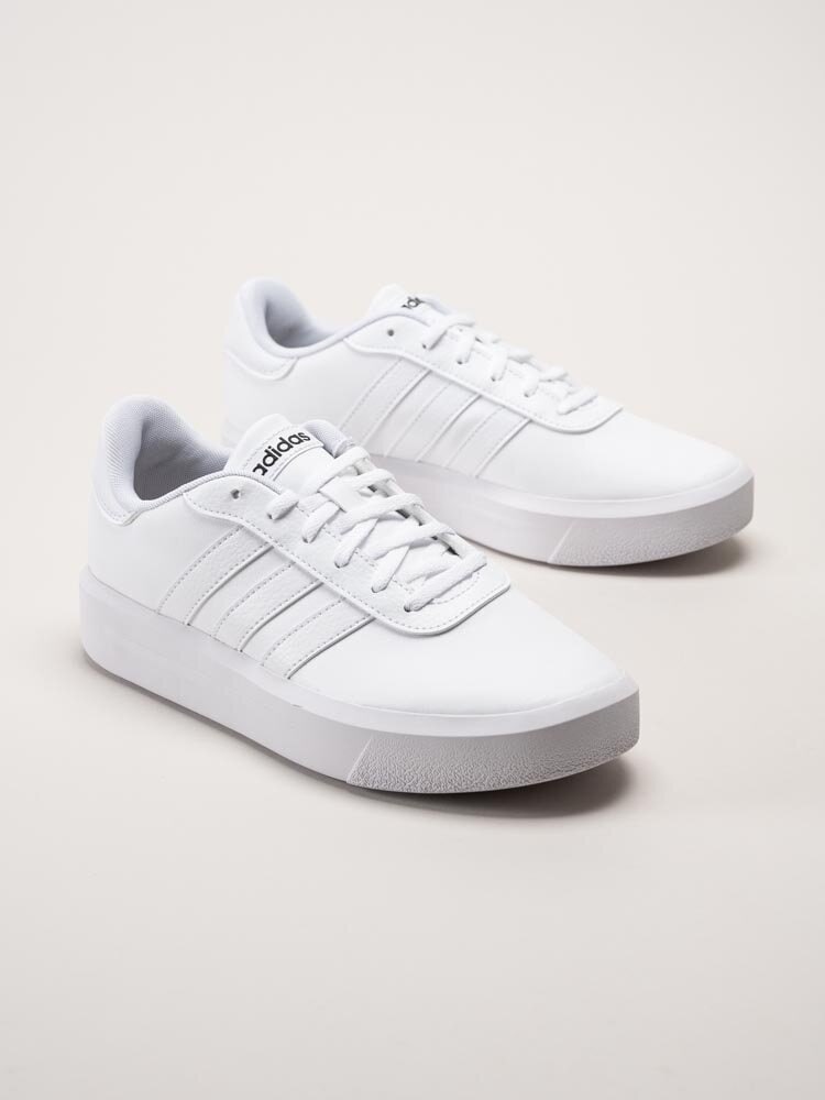 Adidas - Court Platform - Vita sneakers i skinnimitation