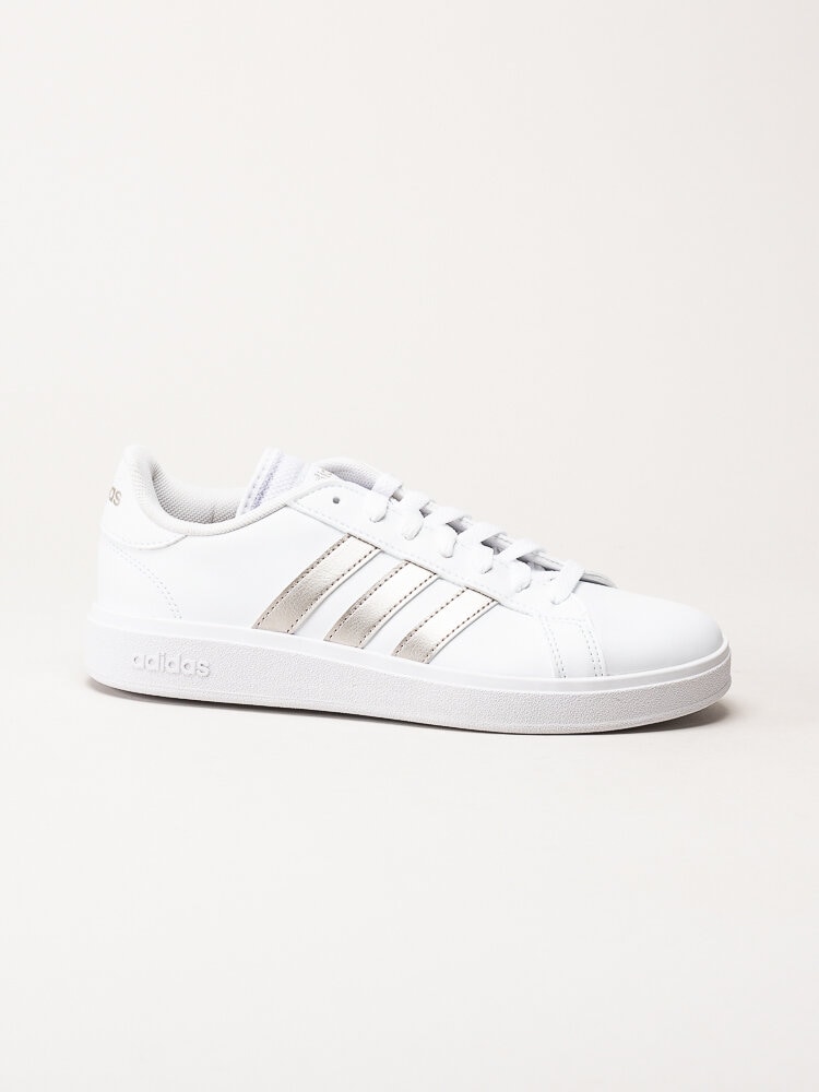 Adidas - Grand Court Base 2.0 - Vita sneakers i skinnimitation