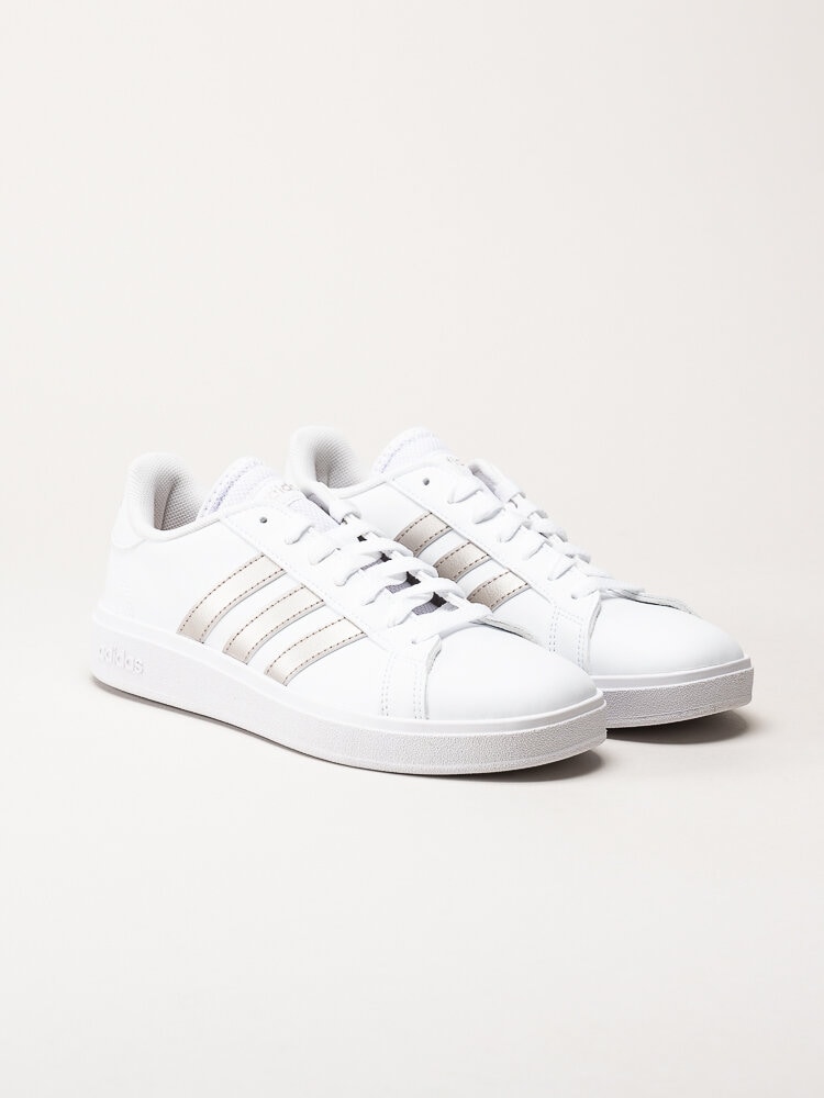 Adidas - Grand Court Base 2.0 - Vita sneakers i skinnimitation