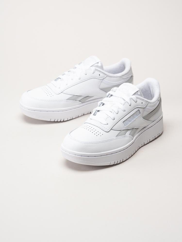 Reebok - Club C Double Reveng - Vita sneakers i skinn och och skinnimitation