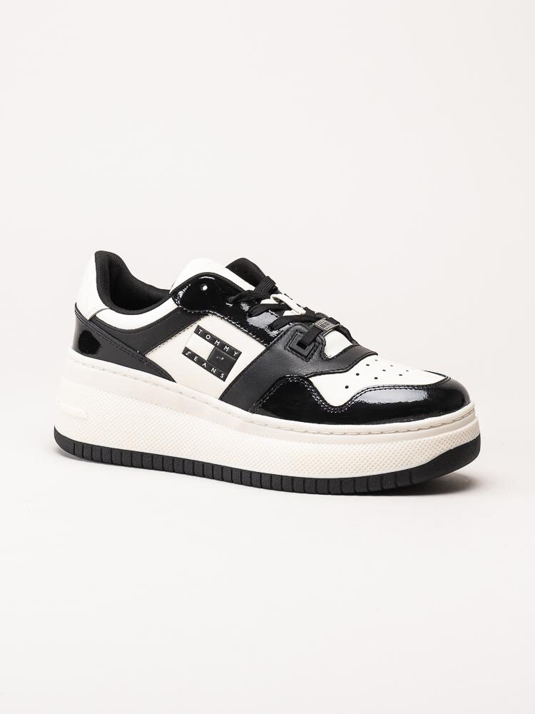 Tommy Hilfiger - TJW Retro Basket Platform - Svart vita platåsneakers