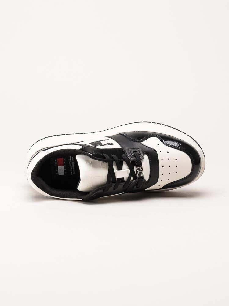 Tommy Hilfiger - TJW Retro Basket Platform - Svart vita platåsneakers