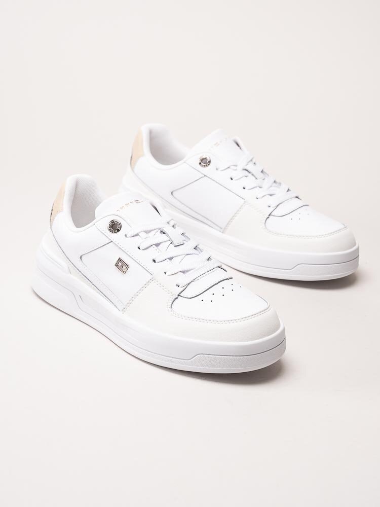 Tommy Hilfiger - TH Essential Basket Sneaker - Vita sneakers i skinn