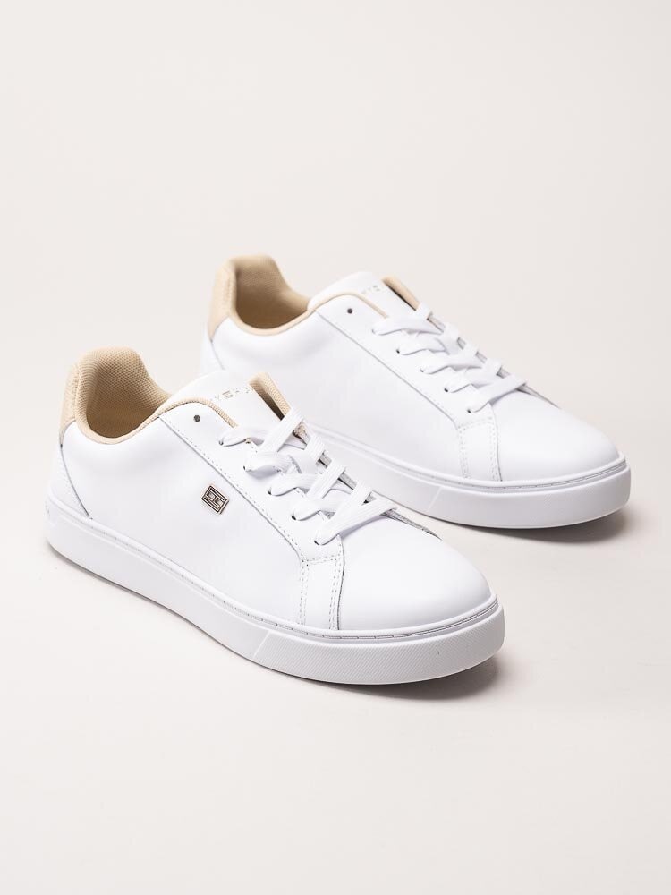 Tommy Hilfiger - TH Essential Court Sneaker - Vita sneakers i skinn