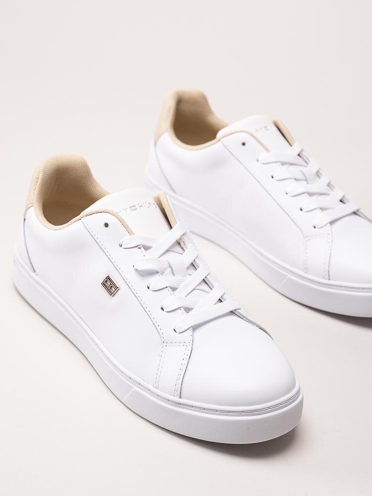 Tommy Hilfiger - TH Essential Court Sneaker - Vita sneakers i skinn