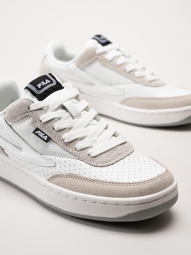 FILA - Sevaro S Wmn - Vit grå sneakers i skinn och mocka