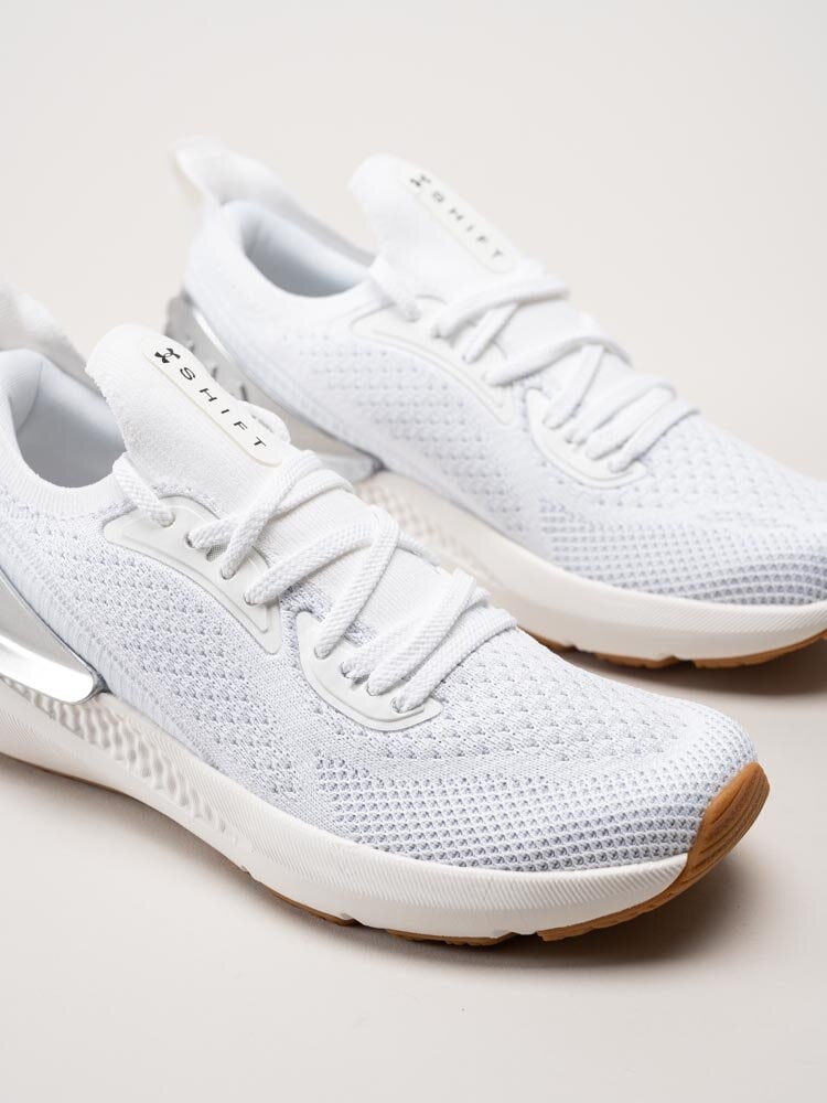 Under Armour - W Charged Shift - Vita sneakers i textil