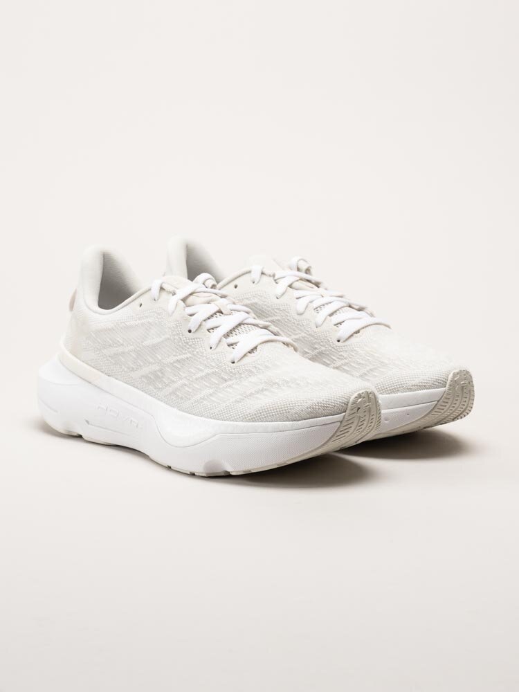 Under Armour - W Infinite Pro Cool Down - Off white löparskor i textil