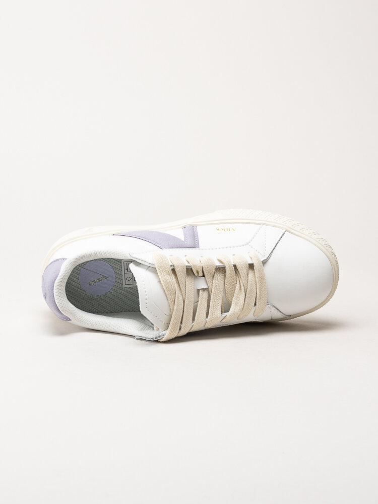 ARKK Copenhagen - Essence - Vita skinnsneakers med mockadetaljer