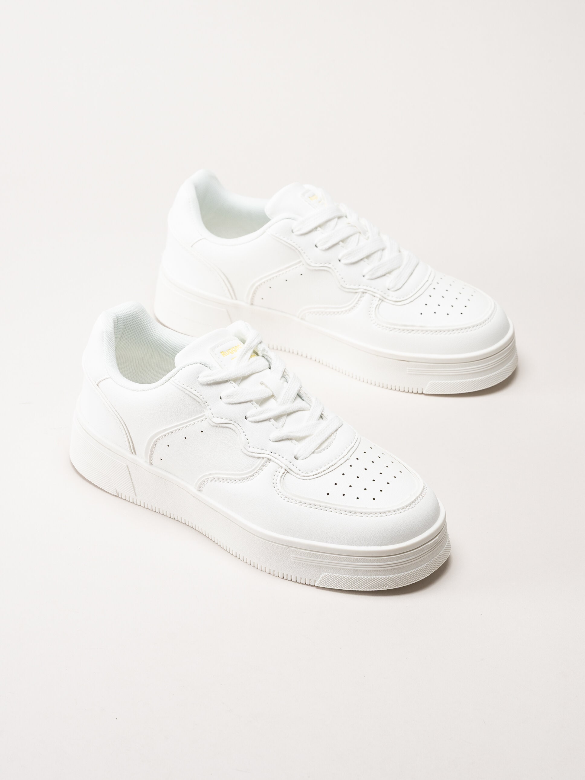 Rugged Gear - Vita sneakers i skinnimitation
