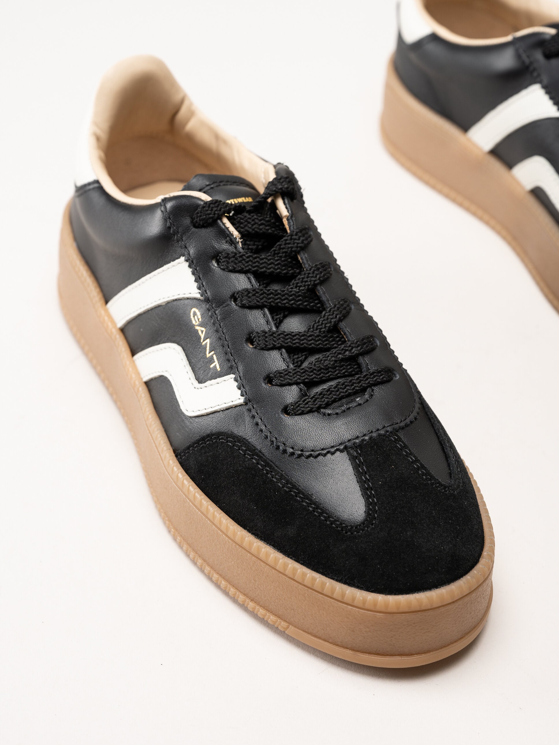 Gant Footwear - Cuzmani - Svarta retro platåsneakers i skinn och mocka