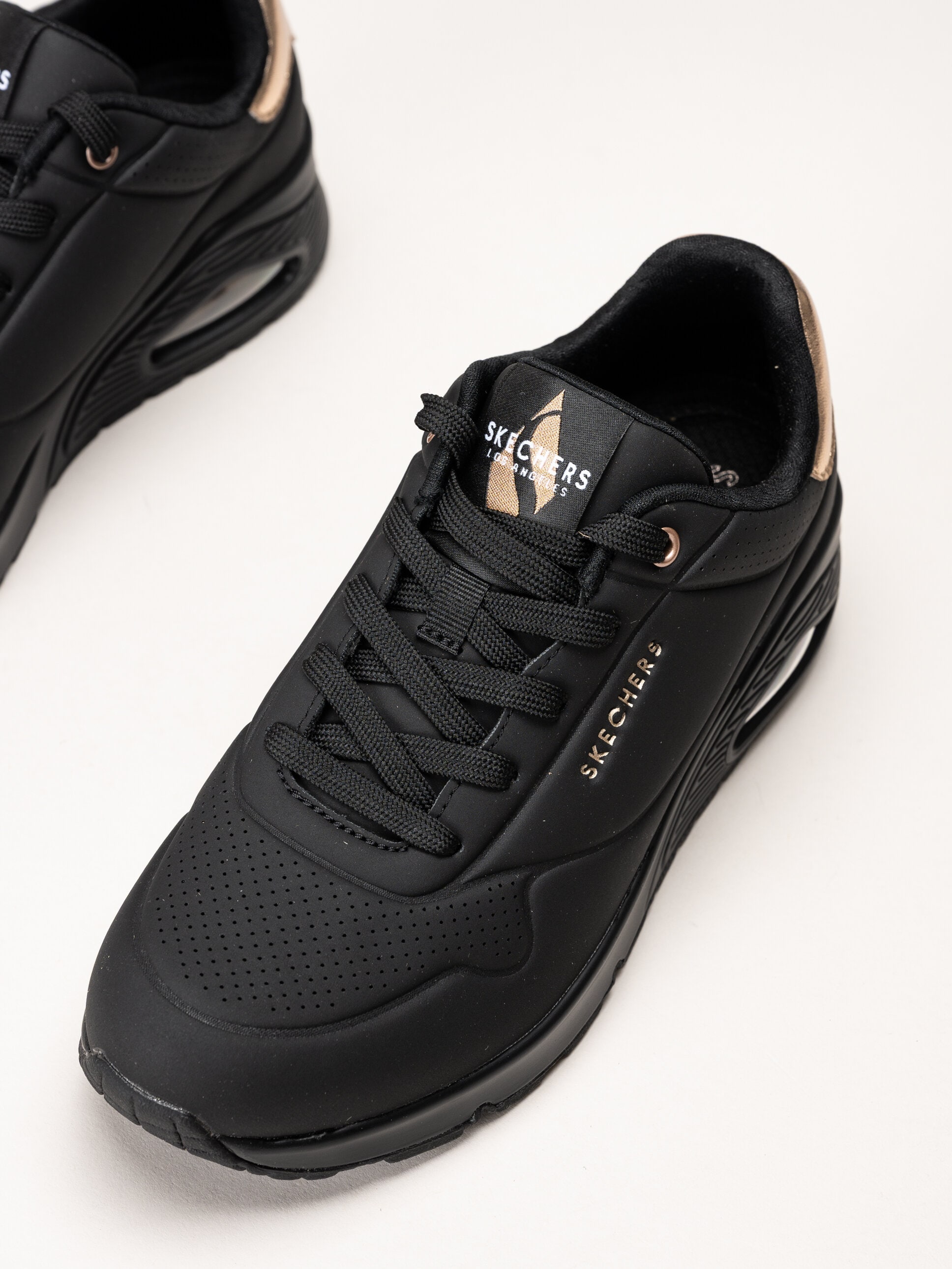 Skechers - Uno - Golden Air - Svarta sneakers i skinnimitation