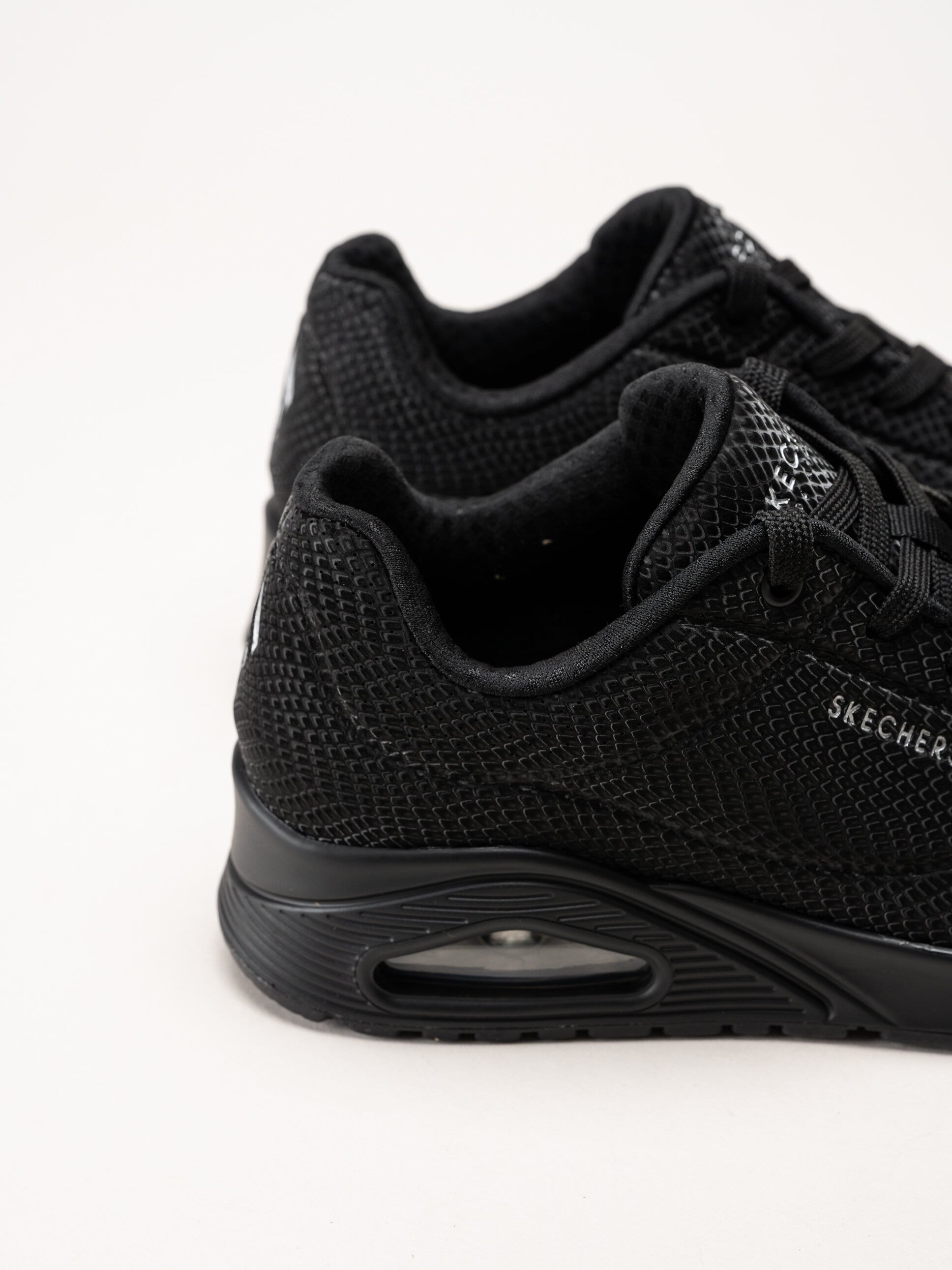 Skechers - Uno - Shiny Scale - Svarta sneakers med ormmönster