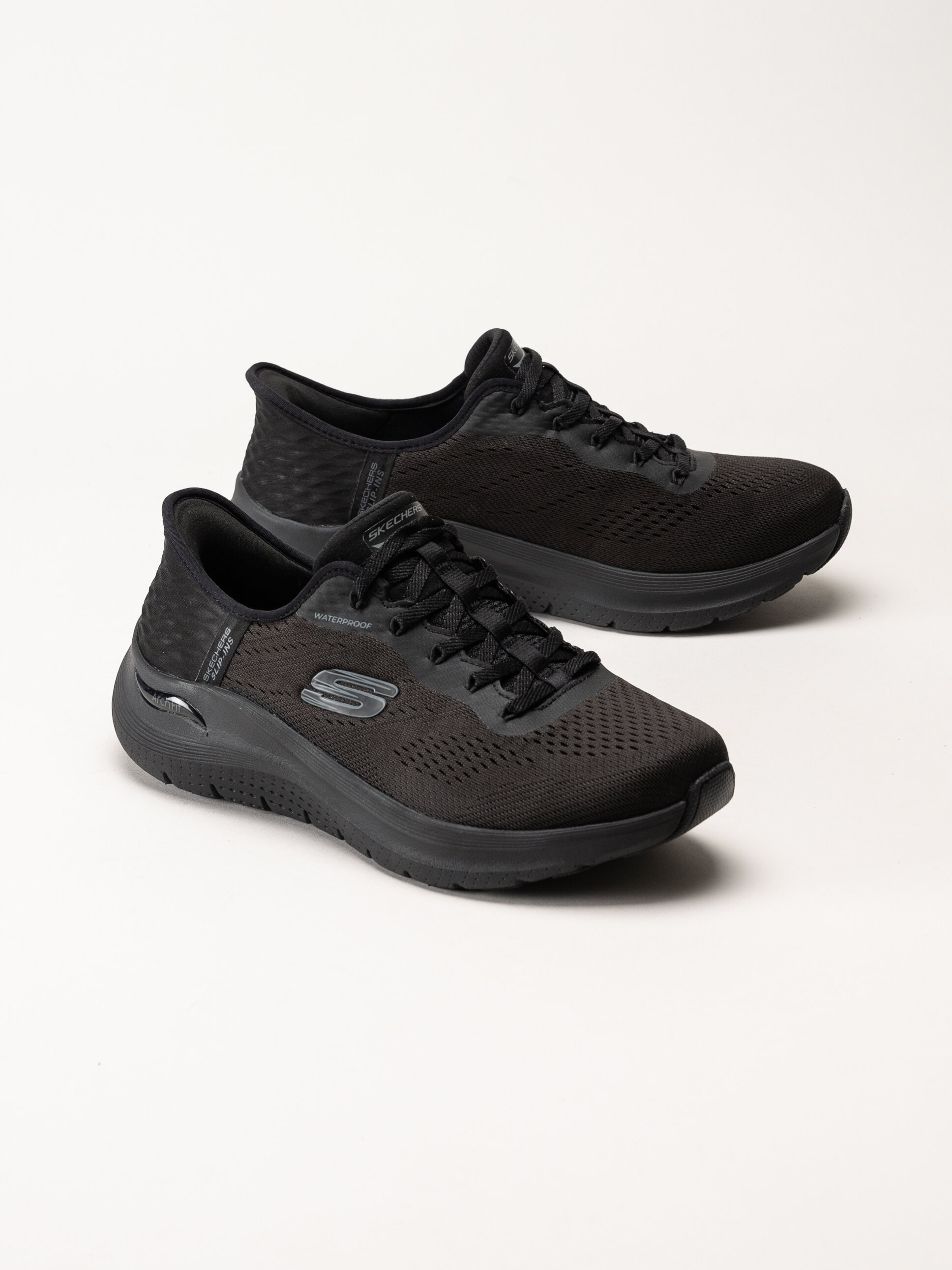 Skechers - Arch Fit 2.0 - Svarta vattentäta sportskor