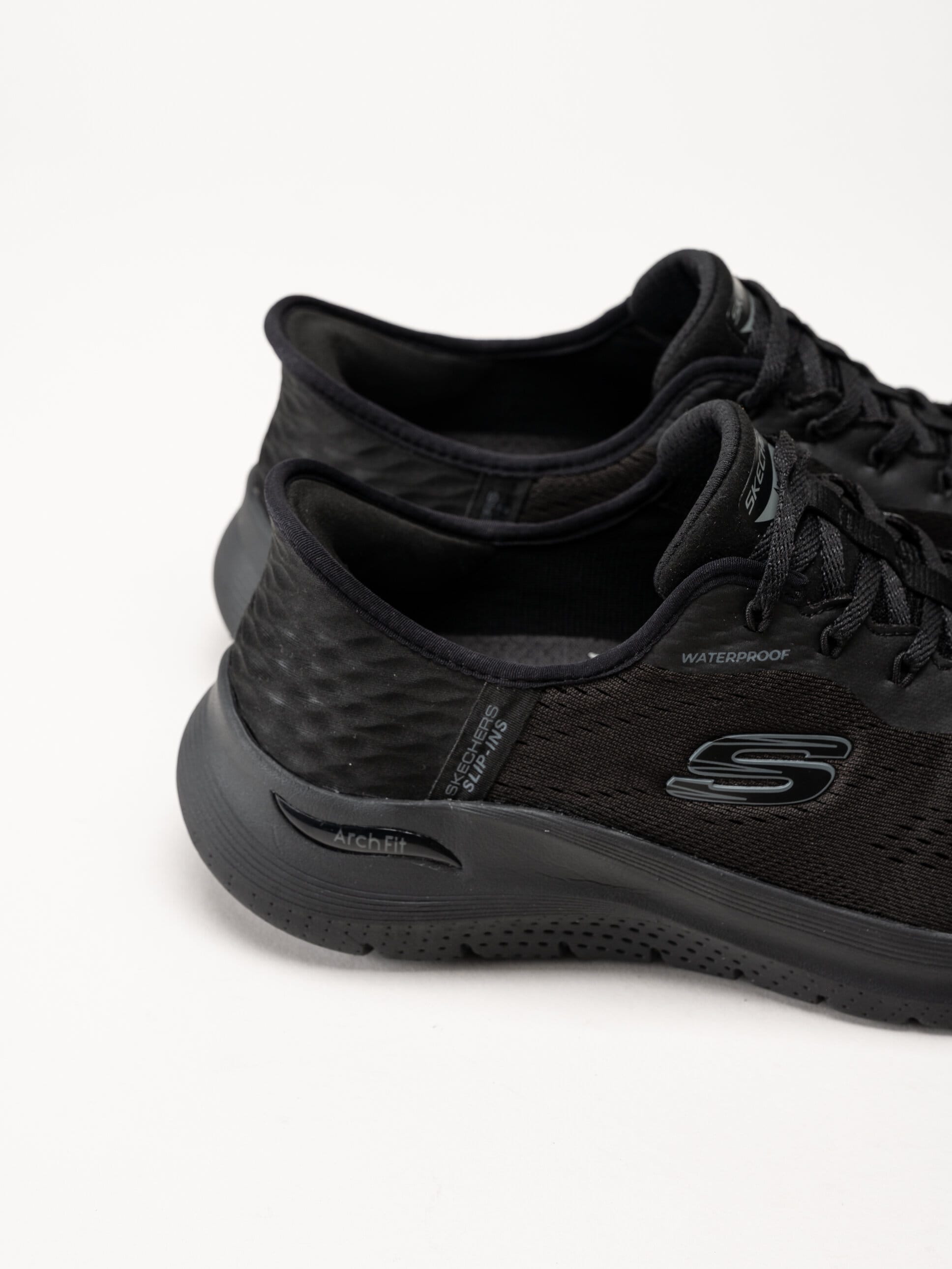 Skechers - Arch Fit 2.0 - Svarta vattentäta sportskor