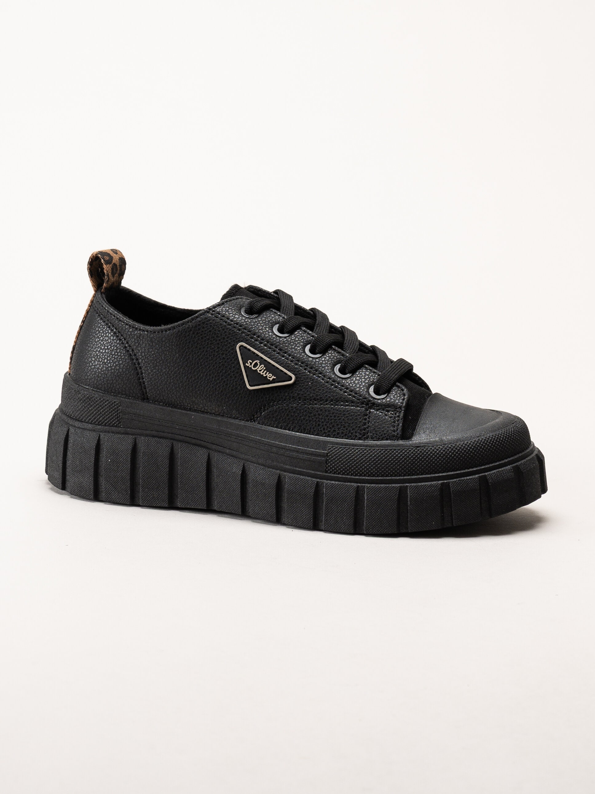 S.Oliver - Svarta sneakers med platåsula