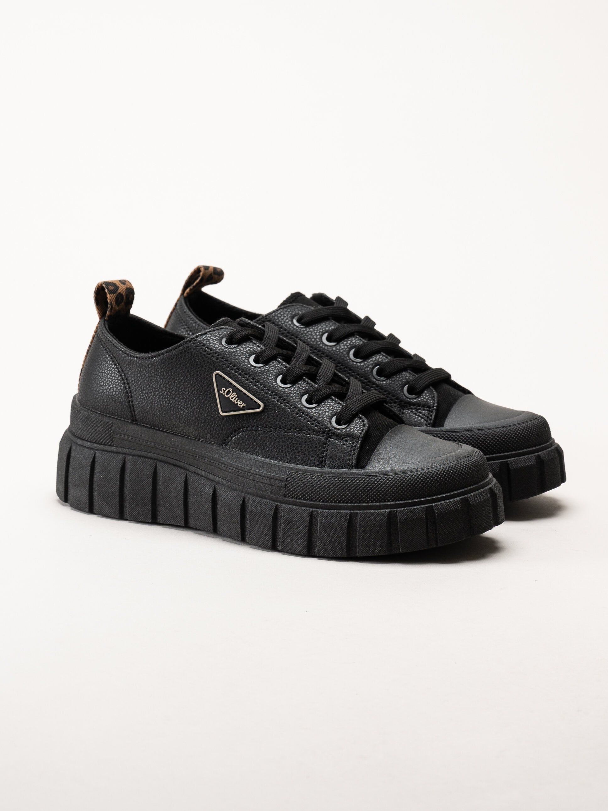 S.Oliver - Svarta sneakers med platåsula