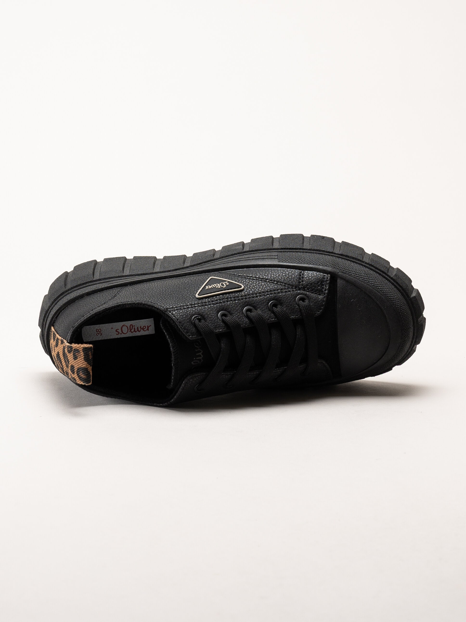 S.Oliver - Svarta sneakers med platåsula