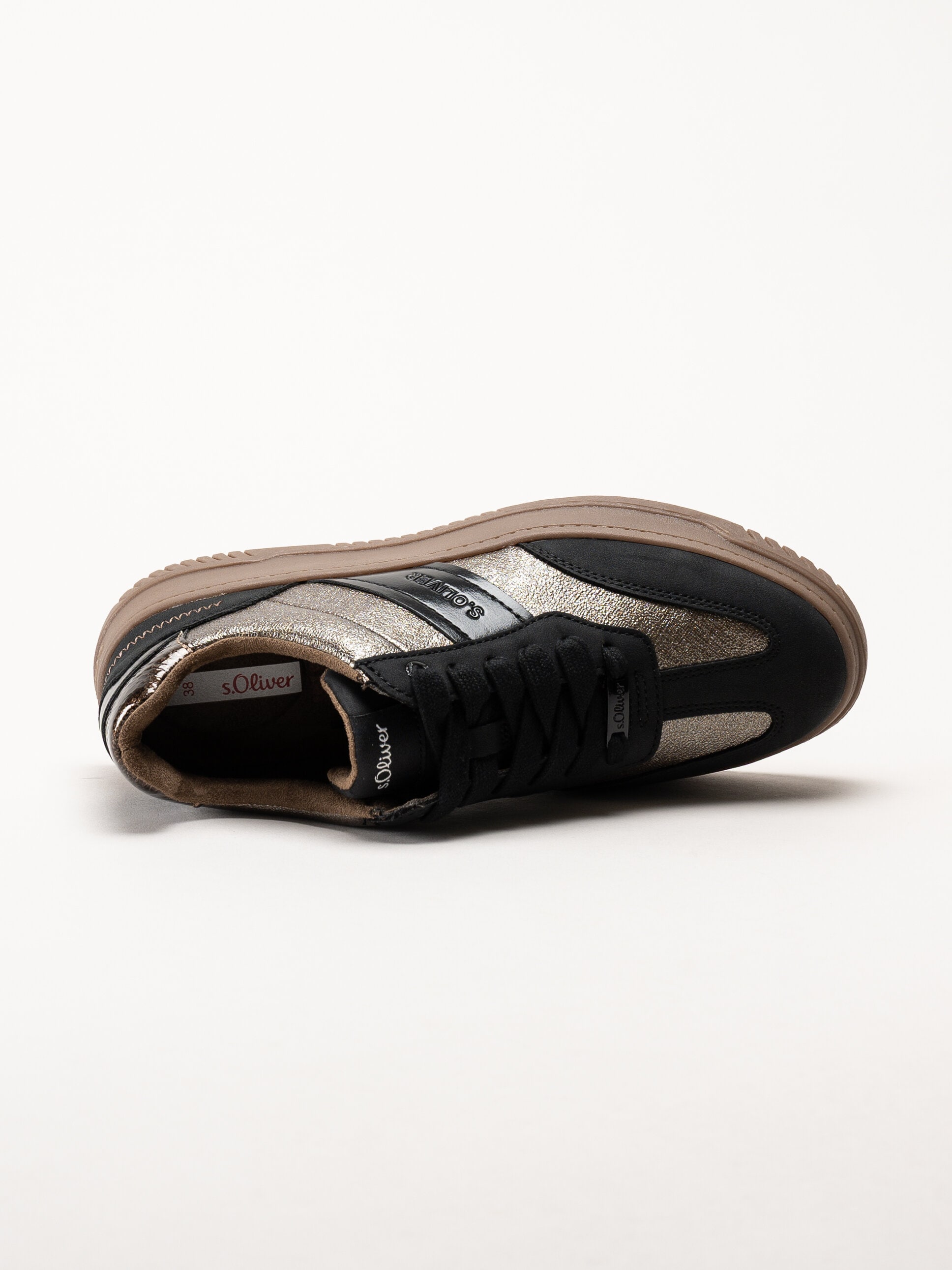 S.Oliver - Svarta sneakers med partier i mörk guldfärg