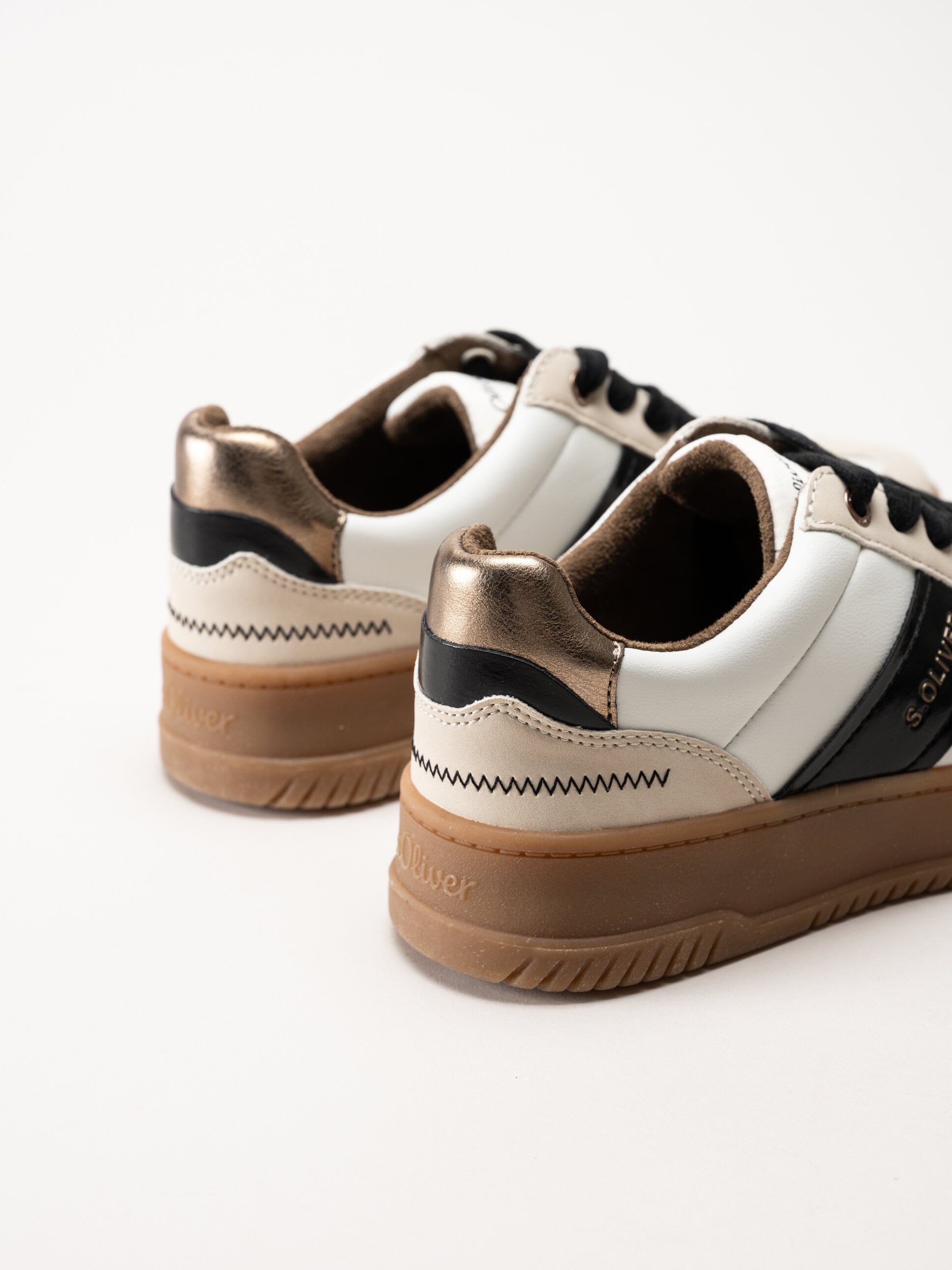 S.Oliver - Vita sneakers med partier i beige och svart