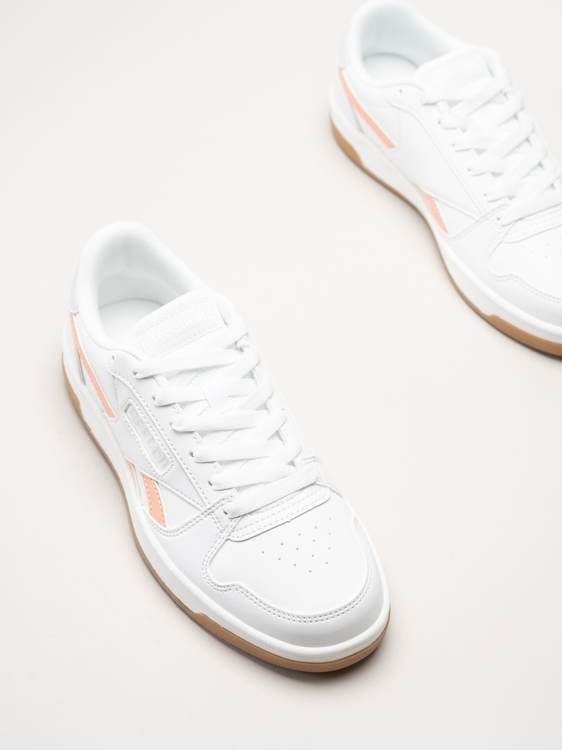 Reebok - Match PrimeV2 - Vita sneakers i skinnimitation