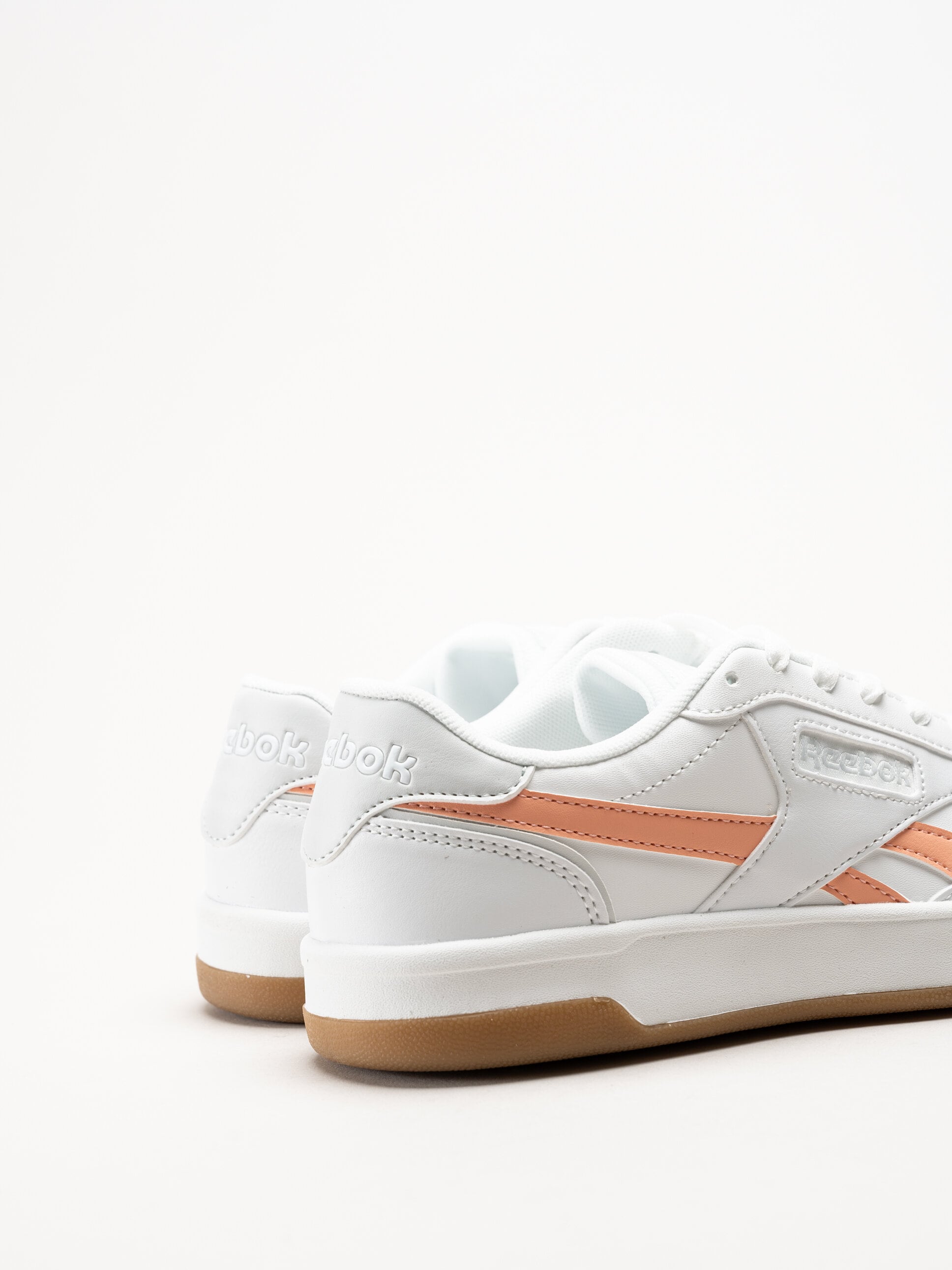 Reebok - Match PrimeV2 - Vita sneakers i skinnimitation