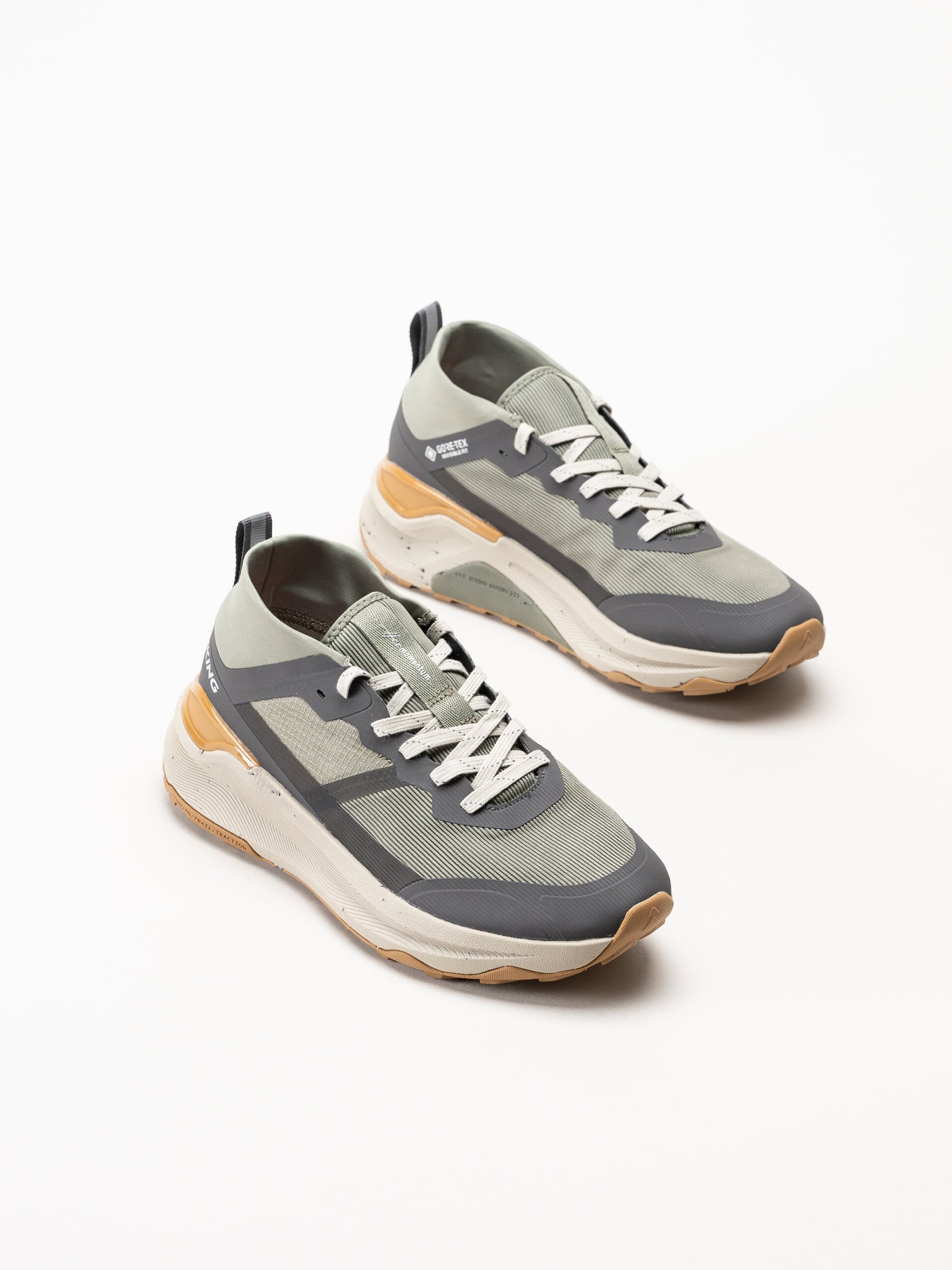 Viking Footwear - Her Momentum - Gröna sneakers med GoreTex