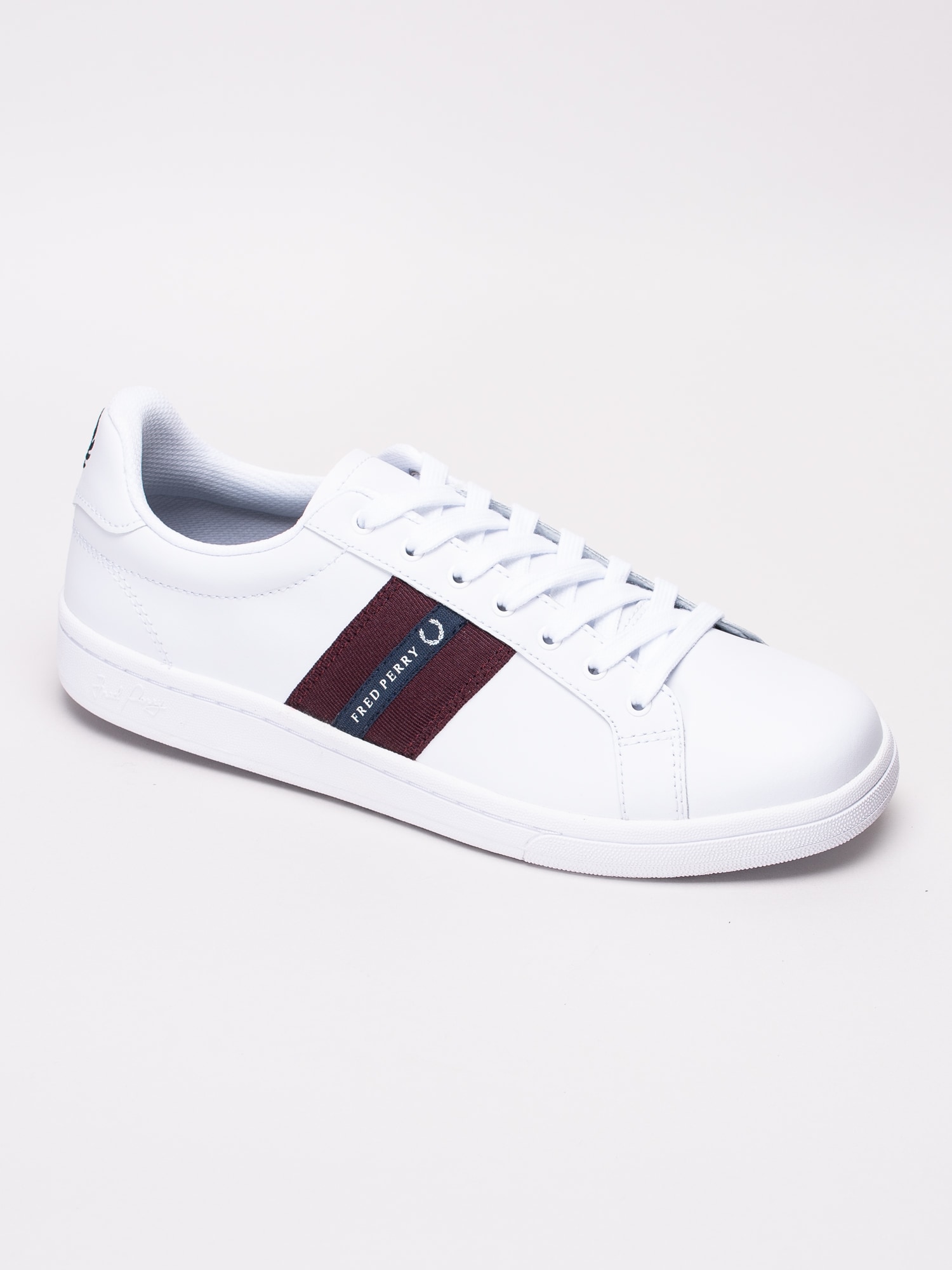 58191027 Fred Perry B5178-100 vita sneakers med mörkrött canvasband-1