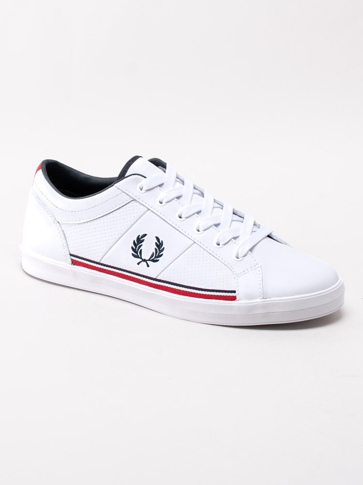 58201034 Fred Perry Baseline Perf Leather B7114-200 Vita sneakers med subtil perforering-1