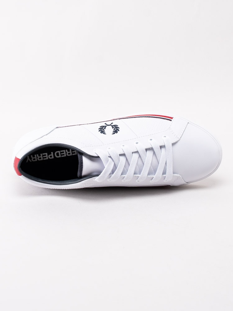 58201034 Fred Perry Baseline Perf Leather B7114-200 Vita sneakers med subtil perforering-4