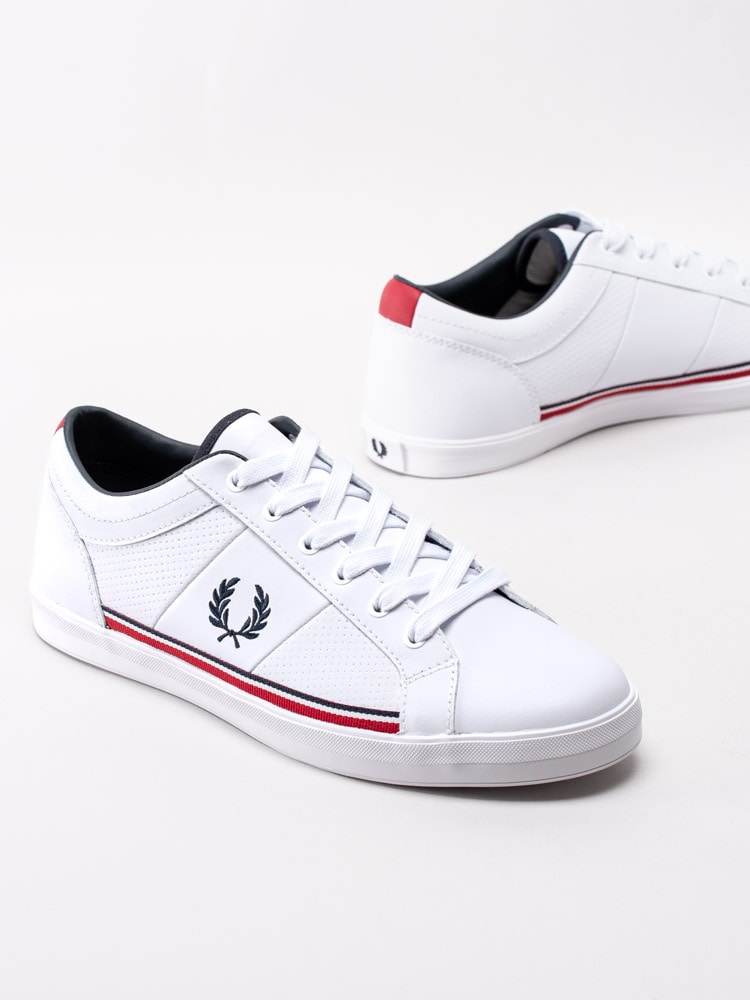 58201034 Fred Perry Baseline Perf Leather B7114-200 Vita sneakers med subtil perforering-6